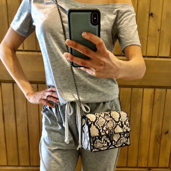 LOOKS BY LAUREN - Picture 6 of 6